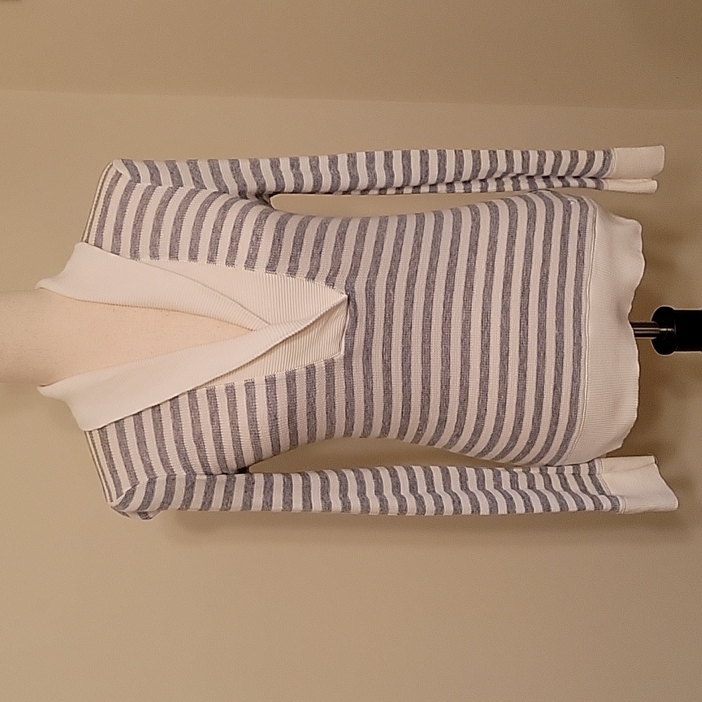 American Eagle Outfitters Sweater
